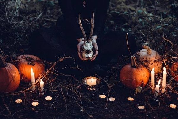 Comment décorer sa maison pour Halloween avec des objets récupérés ou faits maison ?