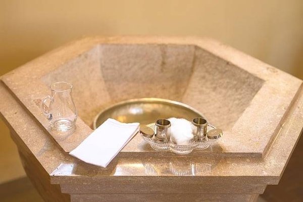 Quels sont les éléments essentiels pour préparer un baptême ?
